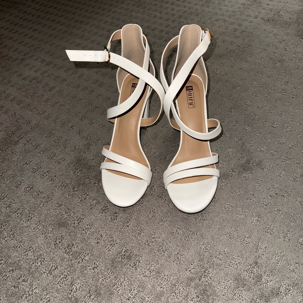 IDIFU White Strappy Heels
